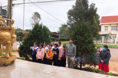 Liên đội trường tiểu học Quang Trung về với địa chỉ đỏ tại Buôn Trinh nhân ngày 22/12